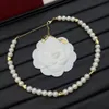 Collana di gioielli di marca di perle di moda placcata in oro Ottone Rame Ciondolo di cristallo di lusso da donna Collane rotonde Catena girocollo Regali per feste di nozze