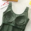 دبابات Camisoles للنساء تسبق محصولًا من أعلى ملابس داخلية بسلاسة.