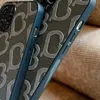 Дизайнерские кожаные чехлы для телефонов с тиснением для IPhone 15promax 15pro Trend Airbag Full Frame 14promax 14plus 14 Phone Shell Fashion 13 12 11 Pro Чехлы