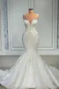 Wspaniałe koronkowe sukienki ślubne syreny seksowne paski spaghetti bez pleców koraliki aplikacje Ruched długie suknie ślubne szat de Mariage BC14493