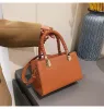 2024 Borse a tracolla da donna quadrate casual Borsa da uomo Tracolle regolabili Borsa in pelle pu Designer Crossbody Borse sportive da uomo all'aria aperta Fiore Totes AQ2