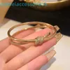 2024 Designer Bracciali di gioielli di marca di lusso v Home per le donne Cavo intrecciato in oro rosa 18 carati Kont con braccialetto con fiocco di diamanti Moda