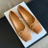 Toppkvalitet minimalism Raden loafers glider på platta skor bow ballet lägenheter båtskor klänning skor kvinnor lyx designer lägenheter kontor skor fabrikskor