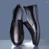 Классические туфли 2024 Кожаные мужские из суперволокна черные деловые удобные и дышащие повседневные