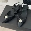 Zapatos de vestir de diseñador para mujer tacón delgado tacón de encaje de encaje de cuero perla perla trébol de cuatro hojas arco sandalias dulces zapato para bodas