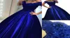 Ny Royal Blue Ball -klänning billig prom klänning från axeln spets 3d blommor pärlstav korsett tillbaka satin kväll formella klänningar klänningar n8758503