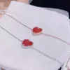 V Naszyjnik V Rodzina Złotego wentylatora Miłość Naszyjnik Women Brzoskwiniowe serce Bransoletnie Łańcuch zagęszczony Plerzenie 18K Rose Gold Red Jade Naszyjnik