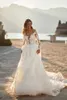 Beach Charmig A Line Wedding Dresses for Bride Women Boho Plus size Fiori in pizzo Long Lace Fiori a vita Gioiello Courtless Court Train Bridal Abito da sposa Vestidos De