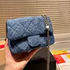 Femme Denim Camellia Classic Mini rabat carré Sacs bleu matelassé Crush Heart Bead Silver Metal Chain Crossbdoy Téléphone Carte de carte Makeuv