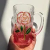 Tazze Tazza in vetro con fiore in rilievo creativo Tazza da caffè in cristallo rosa dipinta a mano Coppia regalo Desktop da ufficio Decorazione per la casa