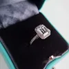 Emerald Cut 2CT Diamond CZ Ring 925 STERLING SILP Promesse Engagement Bands de mariage Anneaux pour femmes bijoux de fête de pierres précieuses Gift193l