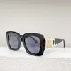 المصمم الفاخر نظارة شمسية رجل النساء مستطيلات شمسية للجنسين مصمم Goggle Beach Sun Glasses Retro Frame Design UV400 مع حالة جيدة