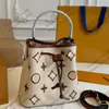 24ss Women Borse Borse Classic Summer Glevad Borse Borse Designer Luxurys Shouder Crossbody Messenger Ladies Travel Borse Borse 22 cm