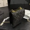 مصمم نسائي كلاسيكي ميني رفرف عصري حقائب الهاتف الحامل Lambbskin مع خطاب Gold Metal Hardware Matelasse Chain Crossbody Lipstick Vanity Pres