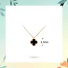 Designer Pendant Necklace Sweet Love Vanca Jade Clover Necklace For Womens Luxury Small and Popular 18K Rose Gold Lucky Grass Collar Chain F8E2