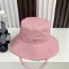 marca Bucket hat designer bucket hat Chapéu de luxo carta cor sólida Material design de pelúcia chapéu temperamento versátil estilo casual à beira-mar chapéu de praia agradável
