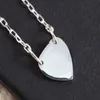 Vintage Heart Pendant Halsband för kvinnor: Silverhalsband med lång kedja, perfekt gåva för par och familjer - Celtic Style Letter Chain Design