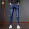 23: e hösten/vintern Slim Fit bekväm snygg personlig rak hållbar riktig slitage casual jeans 240226