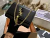 Borsa a tracolla Borsa con nappe Borsa da viaggio per il tempo libero da donna in materiale di vacchetta con catena liscia con logo Kate Gold