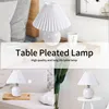 주름 테이블 램프 INS DIY 세라믹 테이블 램프 거실을위한 미학 및 작은 한국 램프 홈 데코 선물 램프 옆에 트리콜러 LED 전구가있는 ​​귀여운 램프 도매