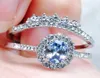 Bröllopsringar parade silverfärg Lake Blue CZ Crystal Set för kvinnor Prinsessan Promise Party Engagement Par Ring Smycken Gift3473912