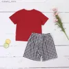 T-shirty Baby Nowe dzieci Bawełniane z krótkim rękawem czerwona koszulka Set Set Secon Baseball Haft Baseball Top Ubrania i czarne szorty kratowe garnitur L240311