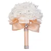 Hochzeit Blumen Dekoration Schaum Rose Brautstrauß Weißer Satin Halten Romantische Braut Brautjungfer