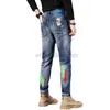 Designer dżinsy męskie mody fajne dżinsowe spodnie w trudnej sytuacji haft haftowy luksusowy czarny niebieski dżins szczupły motocykl wysokiej jakości trendy spodnie