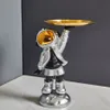 Decorative Objects Figurines Creative Astronaut with Metal Tray Resin Home Art Space Man Sculpture Office Desktop Ornaments For 22306c