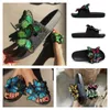 2024 designer sandaler berömda tofflor glider svart läder löpare kvinnors skor sommarstrandhälen gai Italy tofflor Paris Nyhet