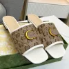 Designer Sandals Women Luksusowe sandały kliny dla kobiety białe, czarne, brązowe stylowe swobodne kapcie na plaży w letnim rozmiarze 35-42