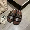 Chinelos Sandálias Luxurys Designer Sandália Clássico Sliders Slipper Brown Duplo F Mens Borracha Sapato Fivela Top Verão Praia Couro SlideH240312