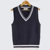 2023 Spring Autumn Men Menform Vest Fashion V Pullover Boys British Student Sleveless Blow Cank Tops Sweters Y240312