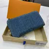 Portefeuilles en Denim bleu de styliste, nouvelle mode, poche pour pièces de monnaie, porte-carte, poche intérieure à fermeture éclair, portefeuille Long de haute qualité pour femmes