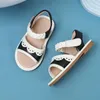 Cute girls sandals 2024 summer soft soled line with soft leather little child beach shoes 240301