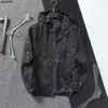 Cappotto da uomo di design popolare Giacca alla moda Autunno antivento impermeabile Lettera Giacca a vento da uomo