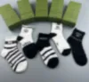 designer strumpor för män grossist nya modeller strumpor för bomullssportsockningar jogging designe basket långa medium och korta strumpor 5 stycken/boxr