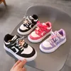 Kids Sneakers 2024 Lente Herfst Nieuwe Kinderschoenen Mode Leuke Cartoon Meisjes Sneakers PU Splicing Ademende Jongens Loopschoenen Baby wandelschoenen