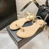 Designer kvinnor sandaler damer kalvskinn toffel lägenheter låg klack sandal slip på ankel strap strand shose flip flop