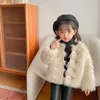 ジャケットの女の赤ちゃん冬の服子供2024秋のコート模倣ファッションソリッドカラーソフトコットン人工毛皮プリンセス