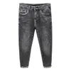 Jeans Diseñador de hombres Primavera Verano Thin 2023 Nuevo lujo para hombres Tendencia juvenil Pantalones ajustados coreanos Pantalones ajustados versátiles 2E7t 155