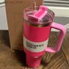 Tassen US Stock Pink Parade Tumbler löschen gleiche 40 Unzen Autobecher -Wasserflasche mit Edelstahlbecher Griff Deckel und Stroh 1222 L240312