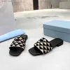 Pantofole Tessuto ricamato Slide Luxurys Designer infradito scarpa triangolo Slider Uomo Summe nero Sandale Prad scarpe con tacco falt moda Sandalo poolH240312