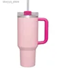 Tasses PINK Flamingo 40oz Quencher H2.0 Tasses à café en plein air camping voyage tasse de voiture gobelets en acier inoxydable avec poignée en silicone cadeau de Saint Valentin US Stock L240312