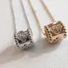 Designer Pendant Necklace Sweet Love Vanca Jade V-Gold Kaleidoscope Halsband med avancerad diamant inlagd glidande hänge för kvinnor x2RG
