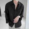 Casual Men Lapel z długim rękawem Single Breasted Plaste Pocket Men Men Shirt Slim Fit Solid Kolor Sukienka biznesowa Top 240312