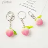 Keychains Lanyards 2024 Söt 3D Peach Summer Fruit Metal Keychain for Women Key Chains Ring Car Bag Pendent Charm AirPods Accessories X72 LDD240312