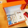 Señora de lujo 5 juegos Reloj Collar Pulsera Pendiente Anillo con caja de regalo Correa de goma Relojes de diseñador Relojes de pulsera para damas Navidad Día de San Valentín Presente