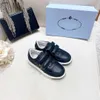 Scarpe da ginnastica per bambini alla moda in pelle firmate per bambini Taglia 26-35 Protezione della scatola Scarpe casual per bambini con stili multipli 24mar