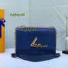 Torby na ramię wysokiej jakości dżins 2024 Skórzane designerskie torby dla kobiet torebki klapy łańcucha torebki zwrotne worka crossbody lady pochette toe średnie rozmiar czarna torebka